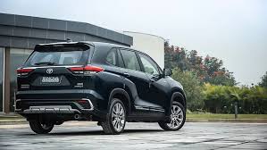 Toyota Innova HyCross 
