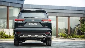 Toyota Innova HyCross 