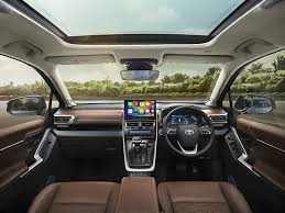 Toyota Innova HyCross 