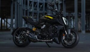 2026 Ducati Diavel V4 Black Roadster